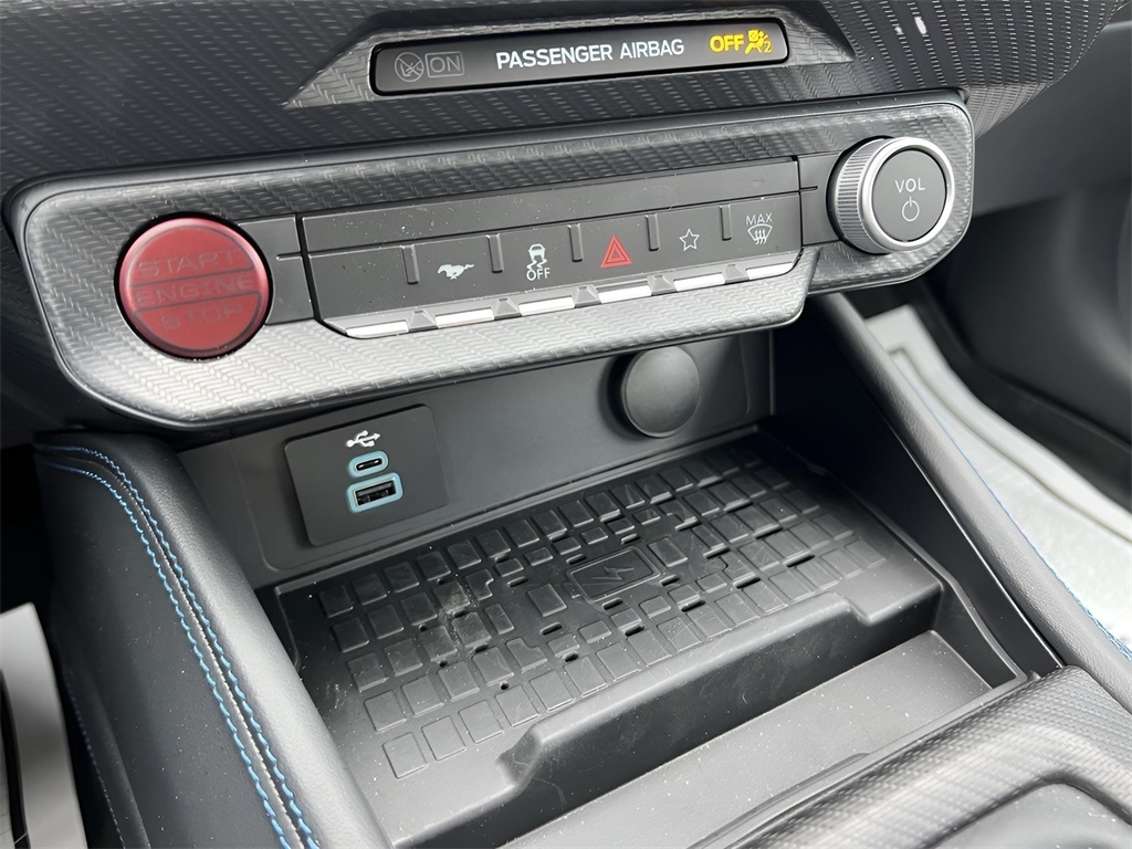 Ford Mustang Dark Horse 2024