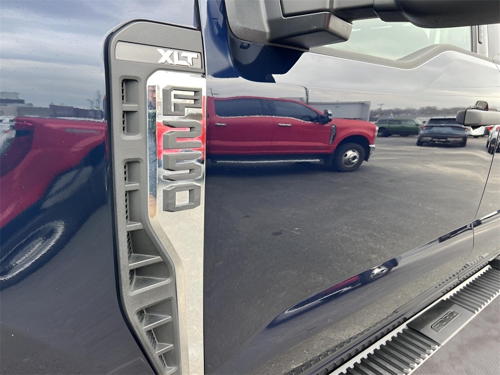 Ford F-250 SD XLT Crew Cab 4WD 2024