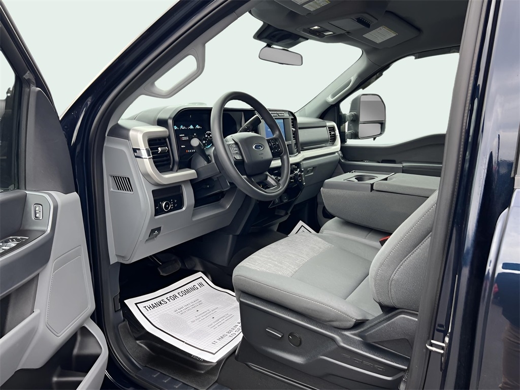 Ford F-250 SD XLT Crew Cab 4WD 2024