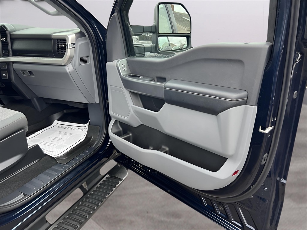 Ford F-250 SD XLT Crew Cab 4WD 2024