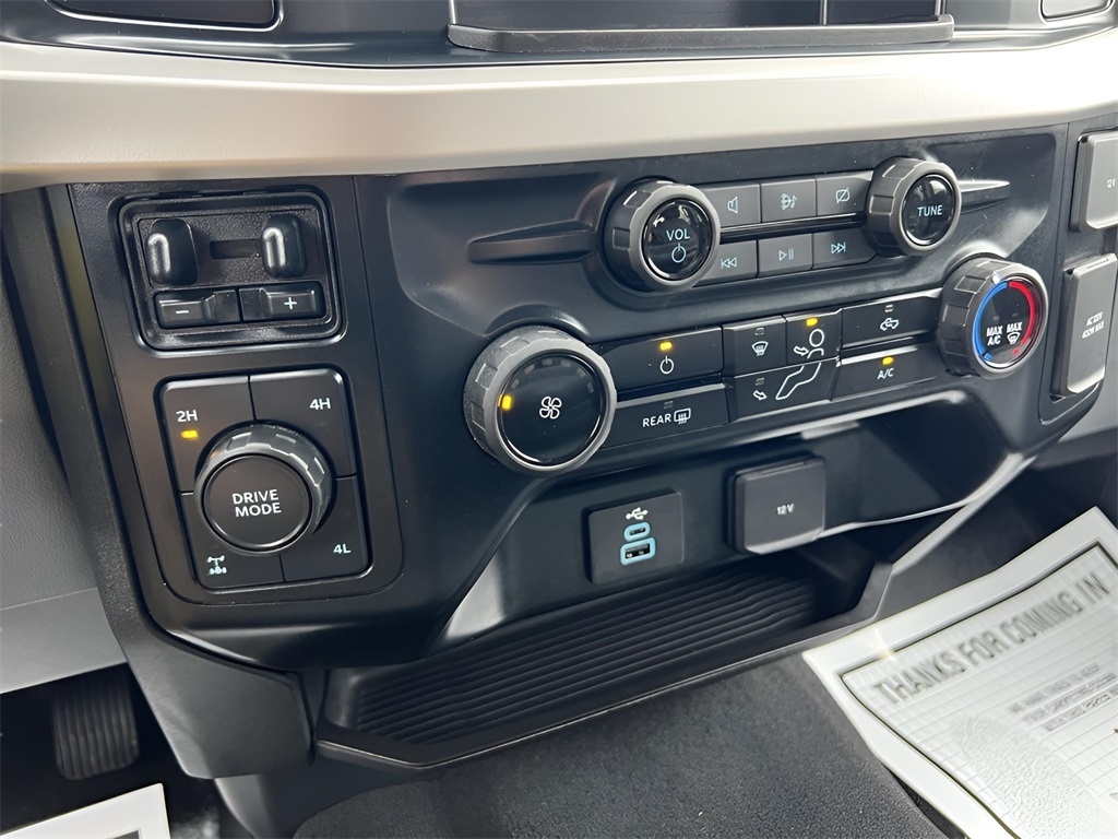 Ford F-250 SD XLT Crew Cab 4WD 2024