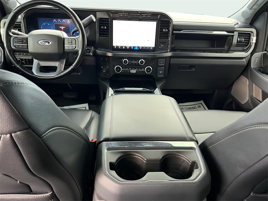 Ford F-350 SD King Ranch Crew Cab Long Bed DRW 4WD 2023