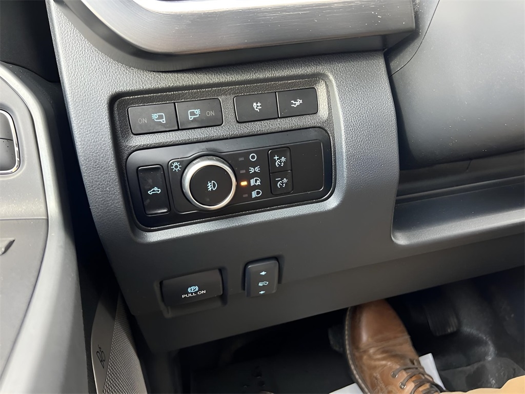 Ford F-350 SD King Ranch Crew Cab Long Bed DRW 4WD 2023