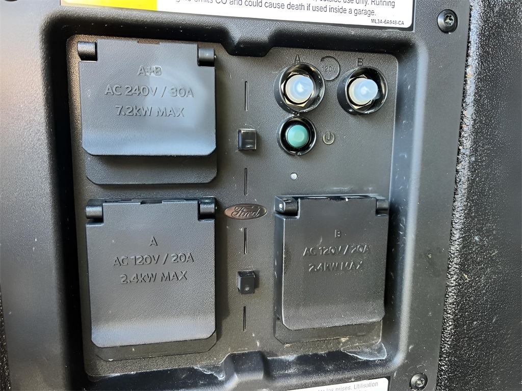 Ford F-150 Lariat SuperCrew 4WD 2025