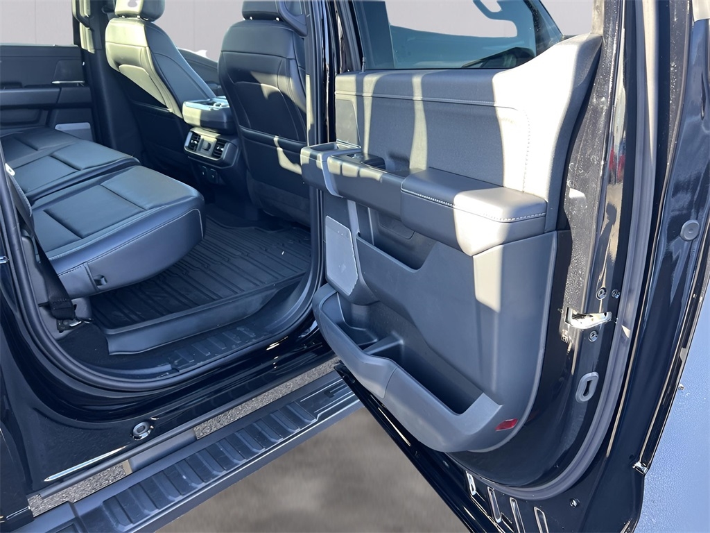 Ford F-150 Lariat SuperCrew 4WD 2025