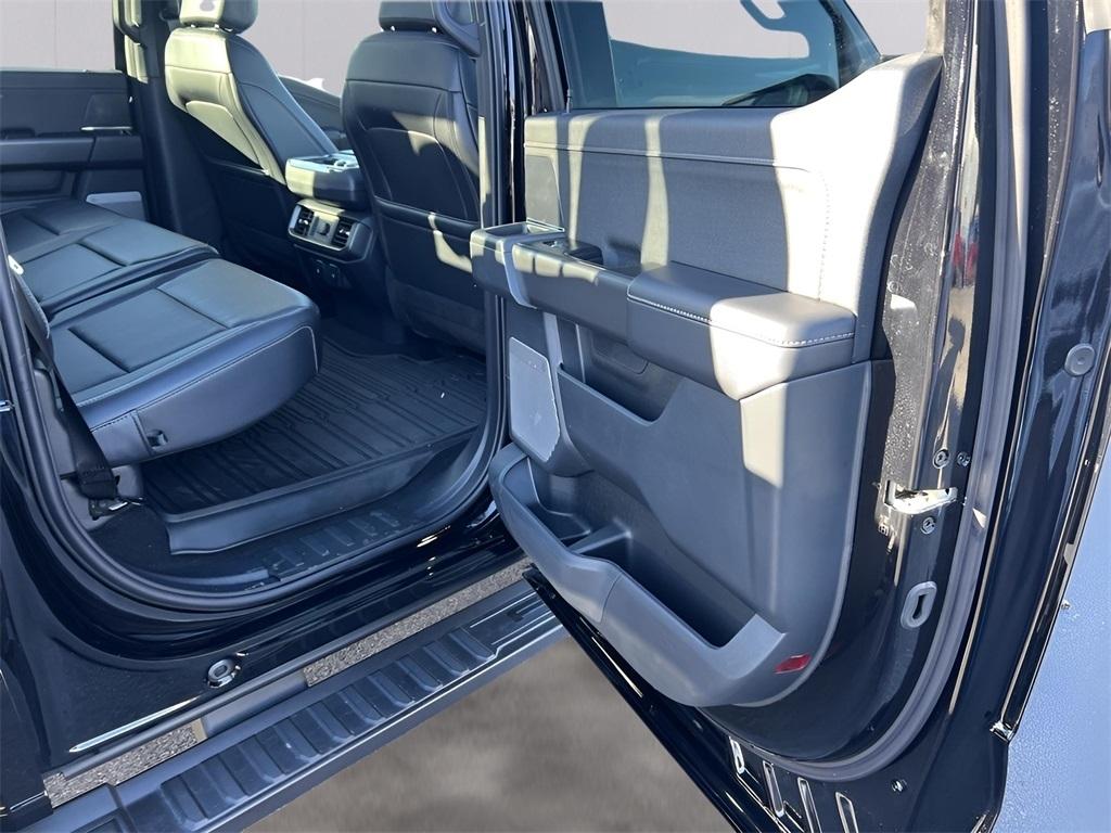 Ford F-150 Lariat SuperCrew 4WD 2025