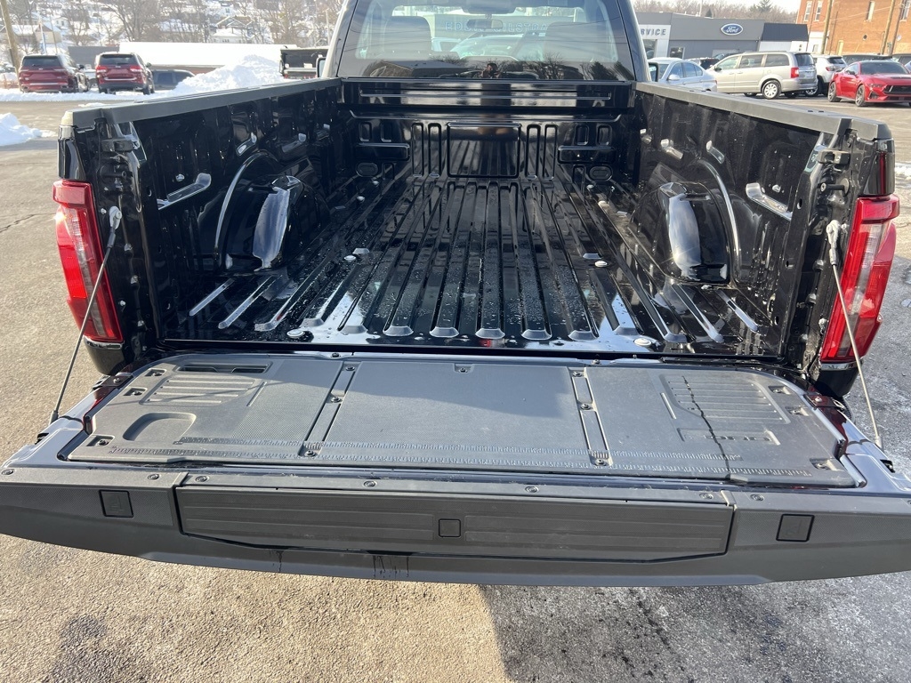 Ford F-150 XL 4WD 2025