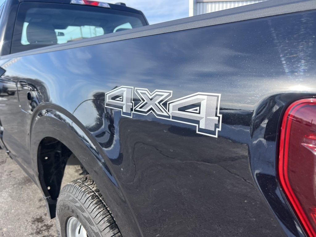 Ford F-150 XL 4WD 2025