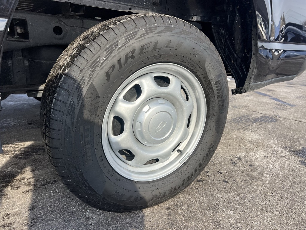 Ford F-150 XL 4WD 2025