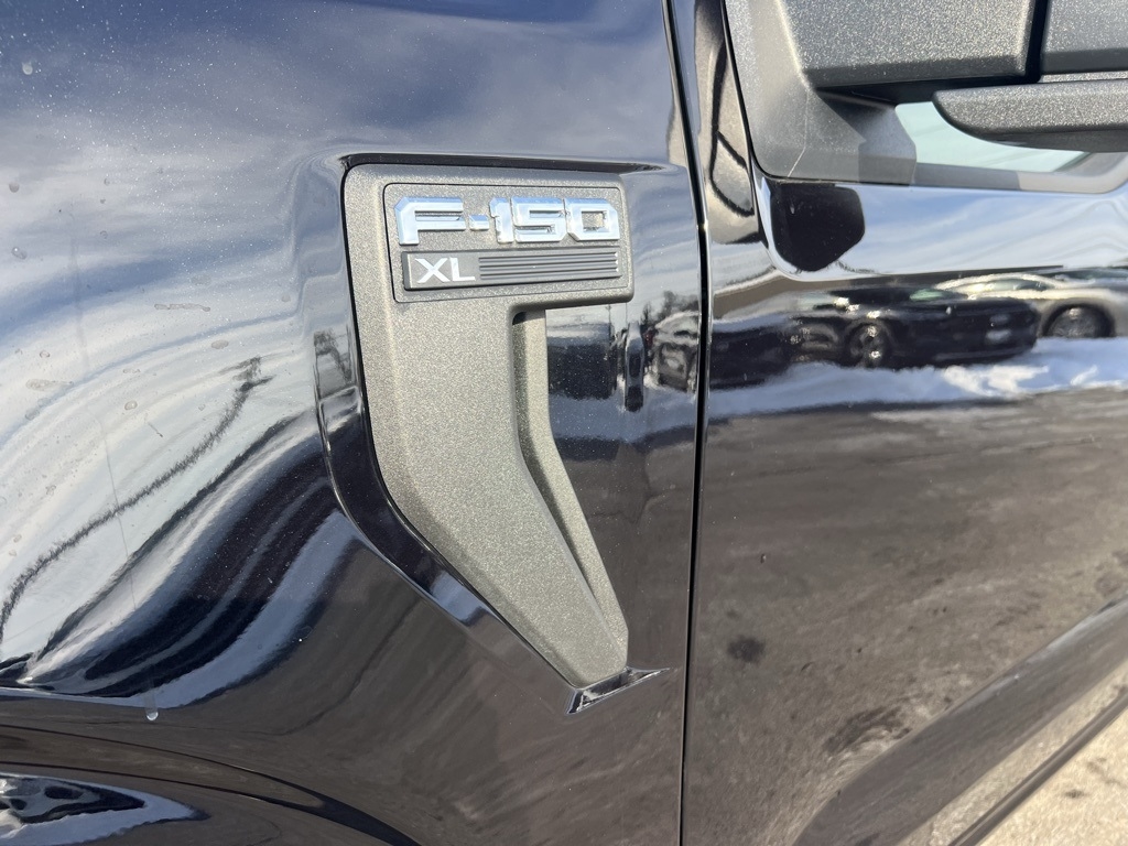 Ford F-150 XL 4WD 2025