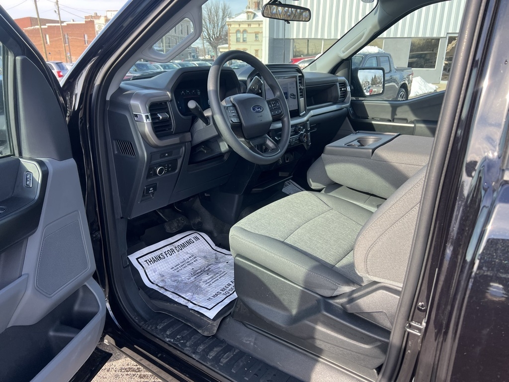 Ford F-150 XL 4WD 2025