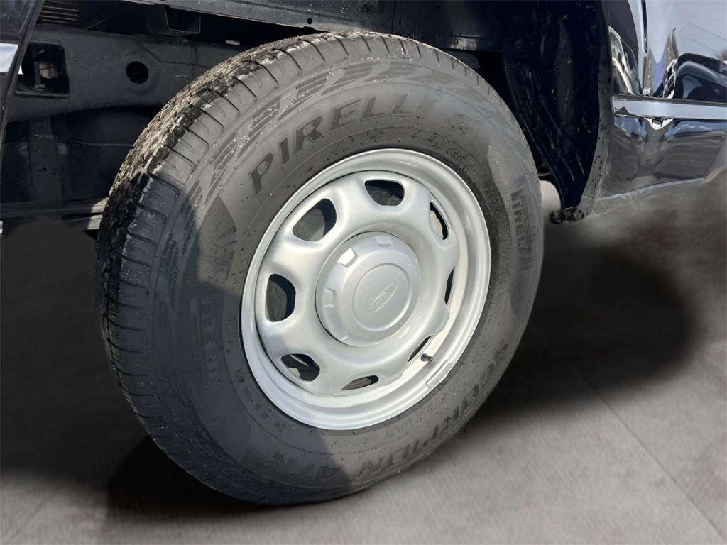 Ford F-150 XL 4WD 2025