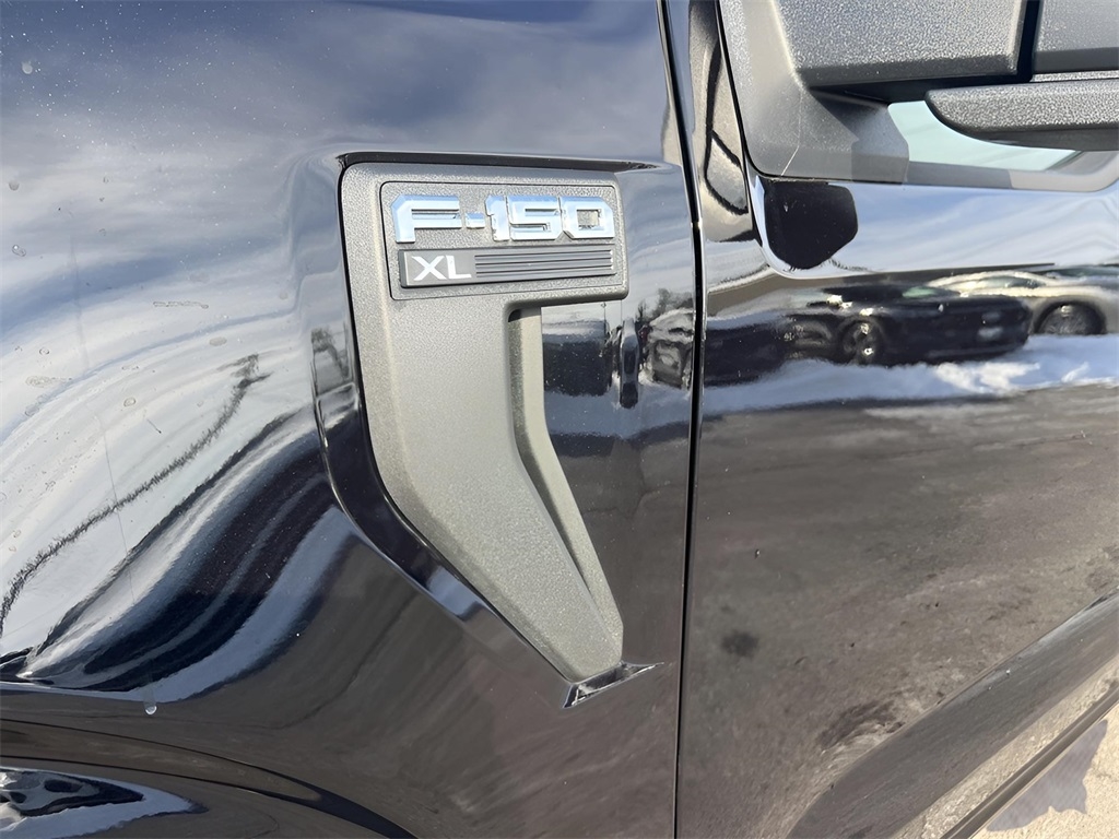 Ford F-150 XL 4WD 2025