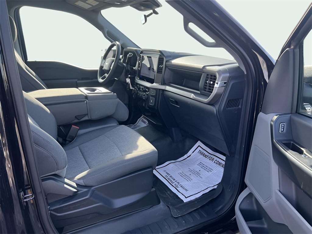 Ford F-150 XL 4WD 2025