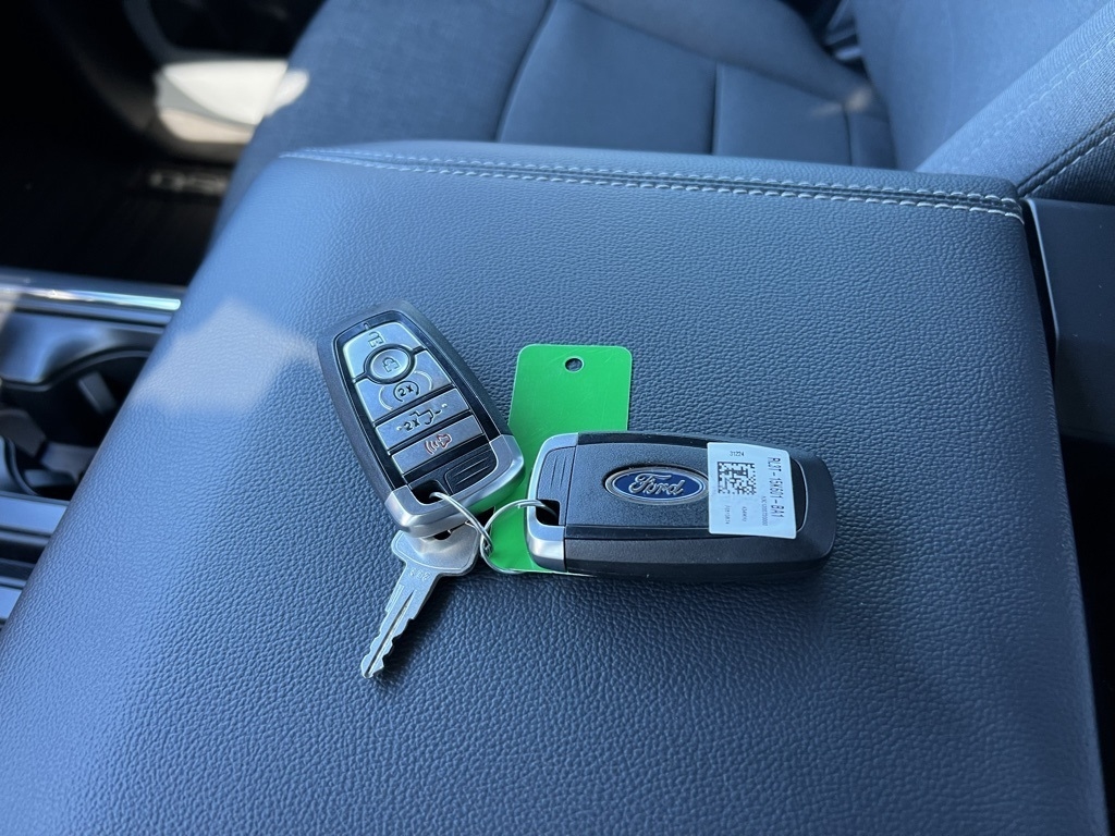 Ford F-150 XLT SuperCrew 4WD 2024