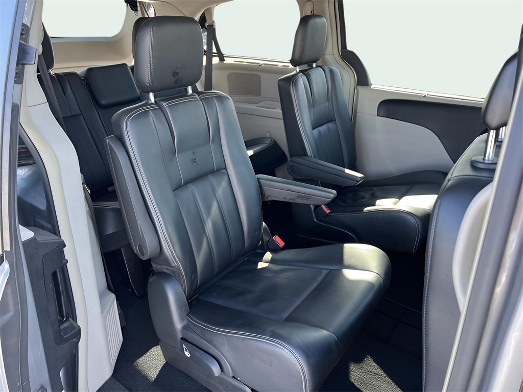 Chrysler Town & Country Touring 2016