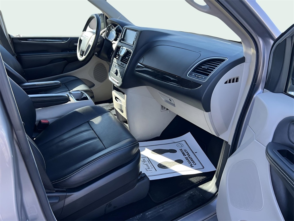 Chrysler Town & Country Touring 2016