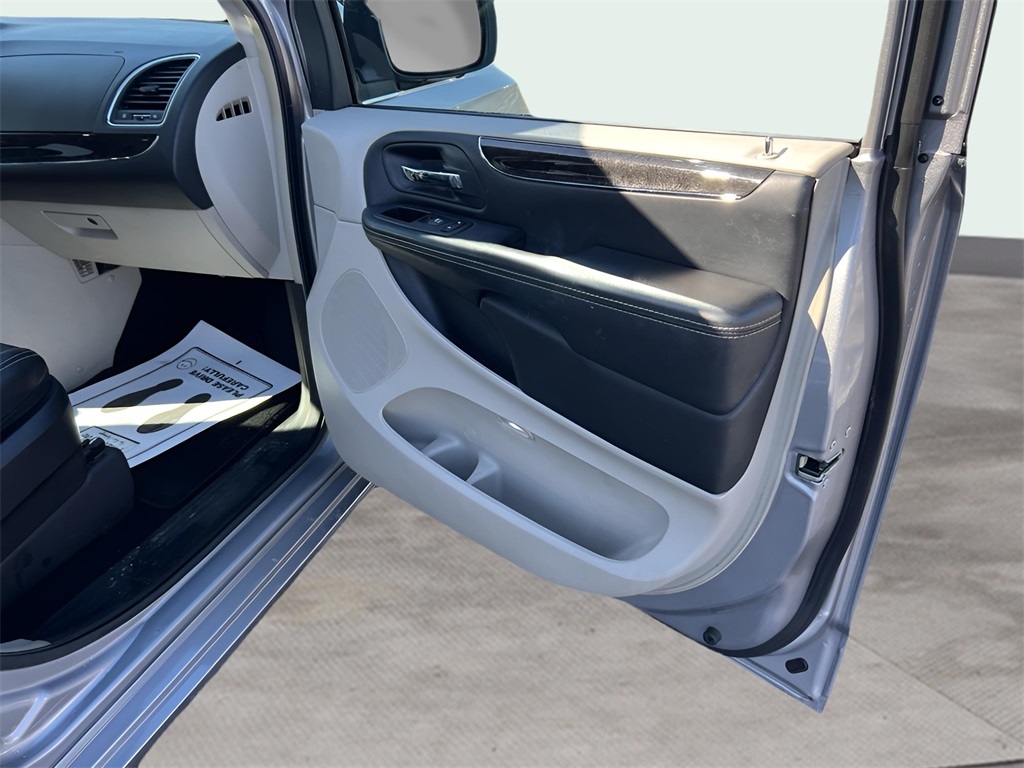 Chrysler Town & Country Touring 2016