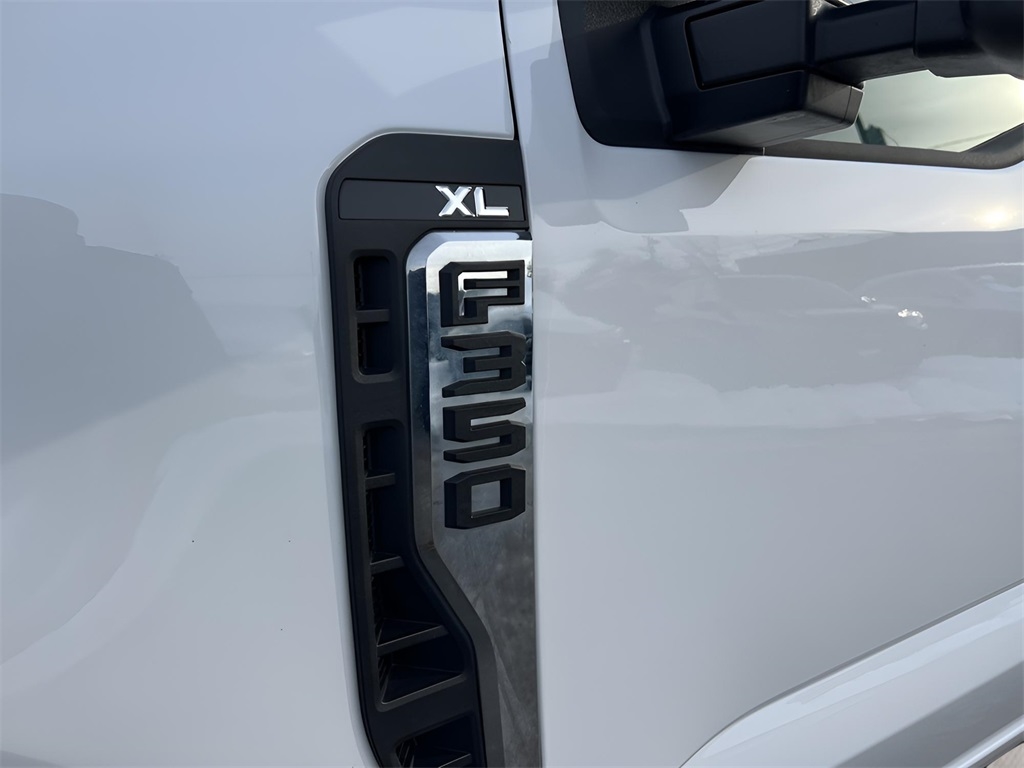 Ford F-350 SD XL 2WD 2023