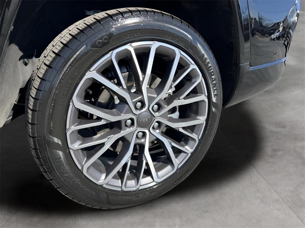 Jeep Grand Cherokee L Summit 4WD 2023