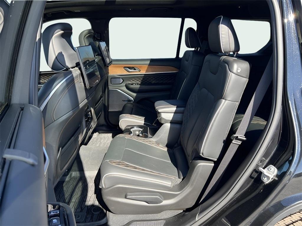 Jeep Grand Cherokee L Summit 4WD 2023