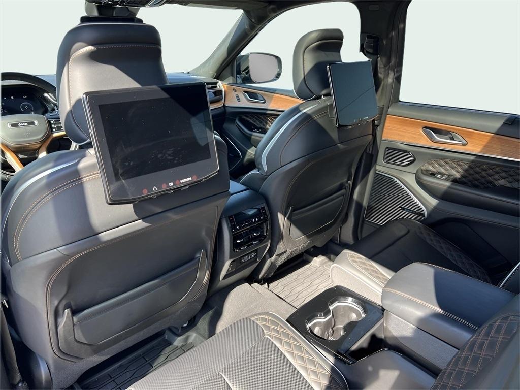 Jeep Grand Cherokee L Summit 4WD 2023