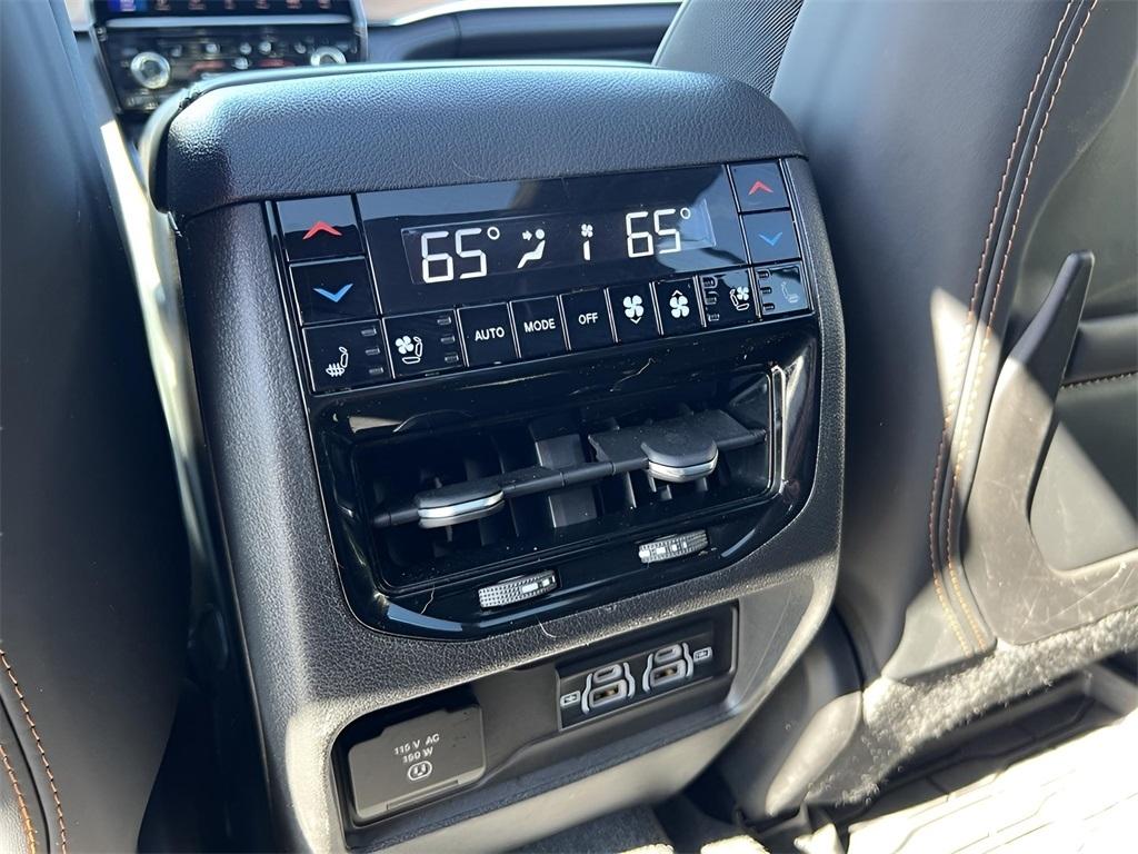 Jeep Grand Cherokee L Summit 4WD 2023