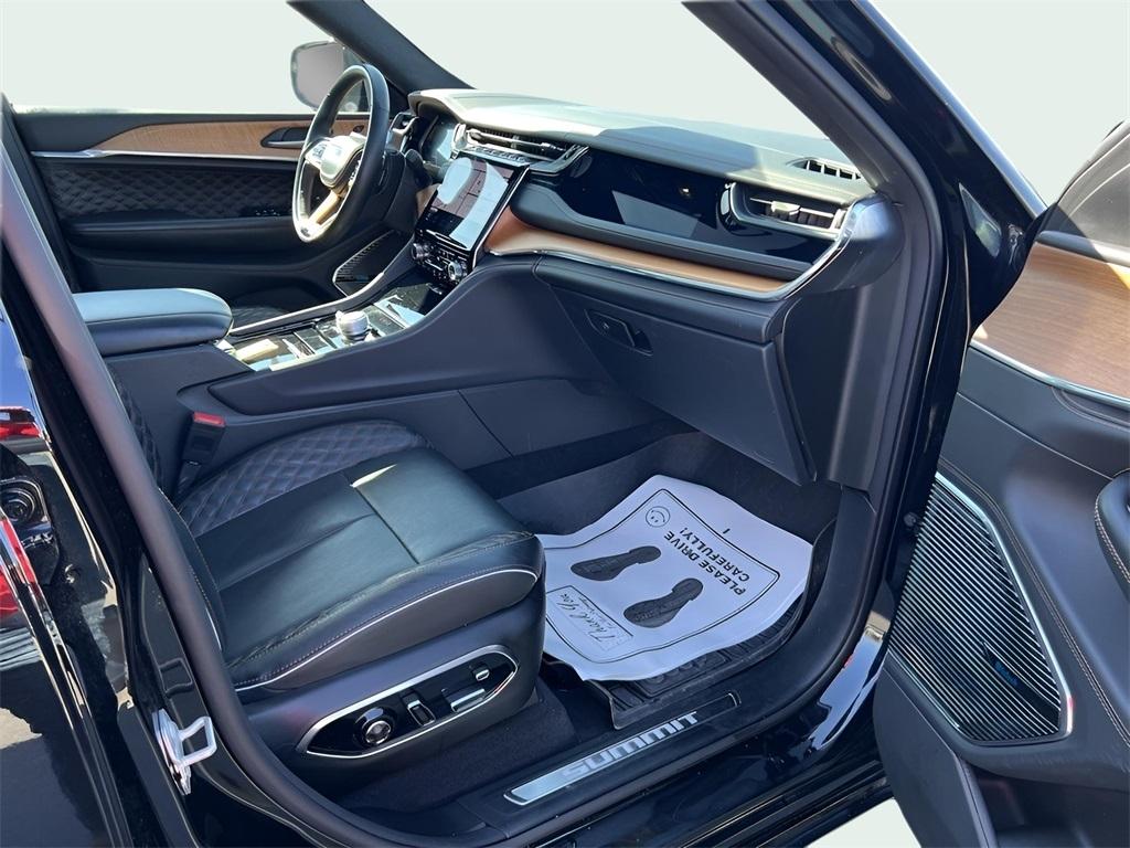 Jeep Grand Cherokee L Summit 4WD 2023