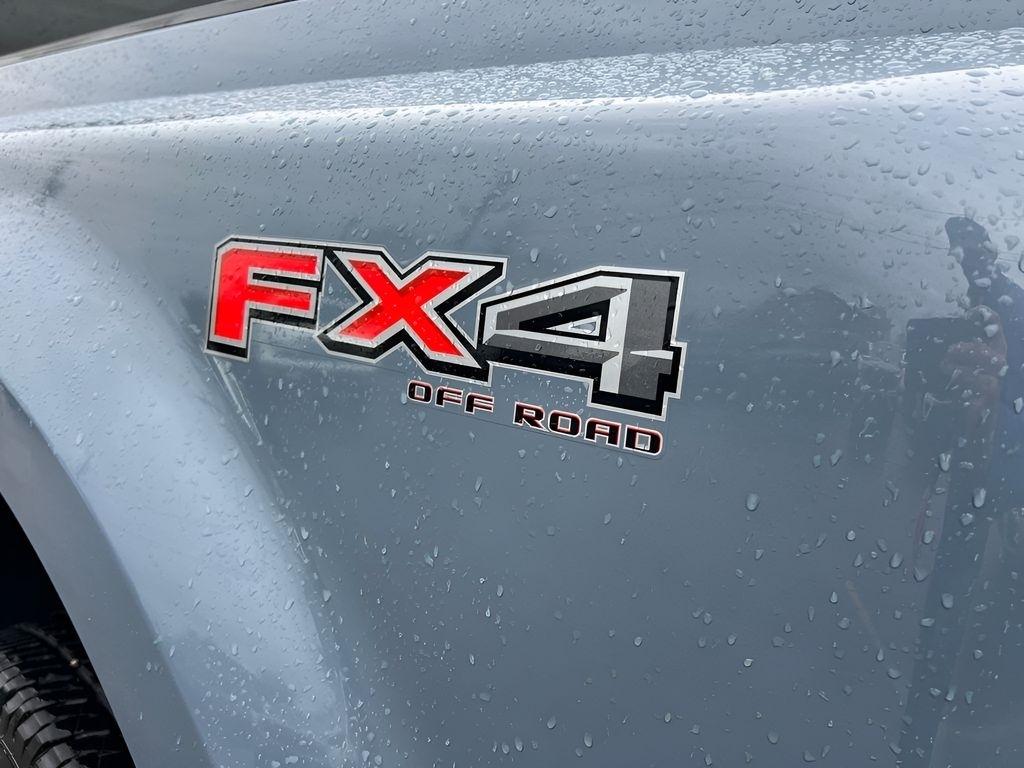 Ford F-350 SD King Ranch Crew Cab Long Bed DRW 4WD 2023