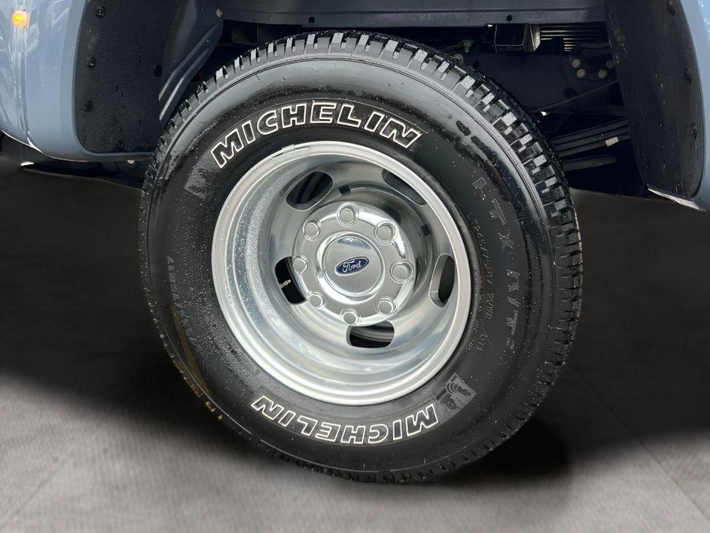 Ford F-350 SD King Ranch Crew Cab Long Bed DRW 4WD 2023