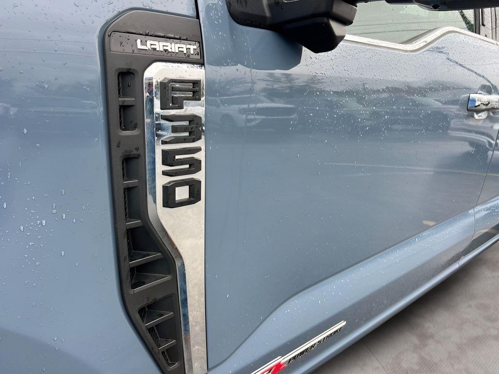 Ford F-350 SD King Ranch Crew Cab Long Bed DRW 4WD 2023