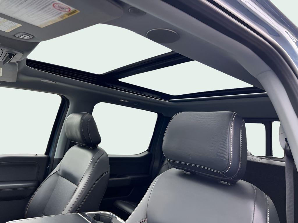 Ford F-350 SD King Ranch Crew Cab Long Bed DRW 4WD 2023