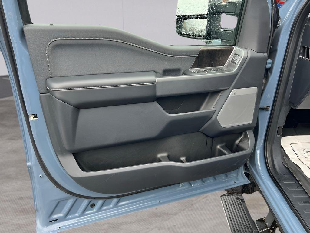 Ford F-350 SD King Ranch Crew Cab Long Bed DRW 4WD 2023