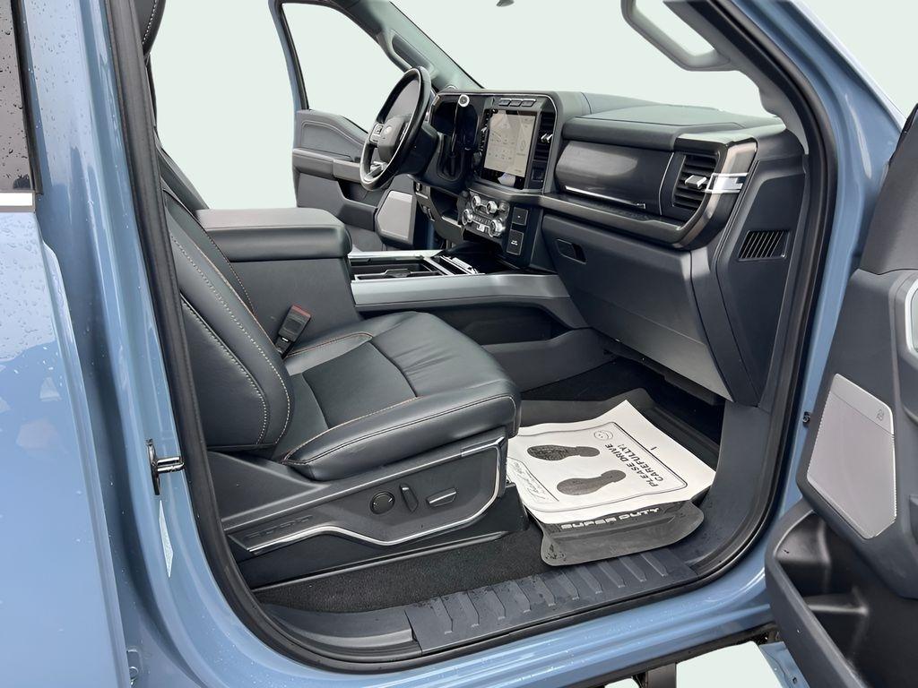 Ford F-350 SD King Ranch Crew Cab Long Bed DRW 4WD 2023