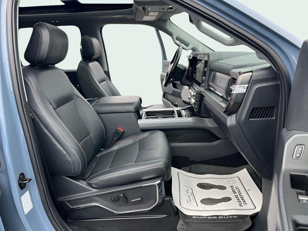 Ford F-350 SD King Ranch Crew Cab Long Bed DRW 4WD 2023