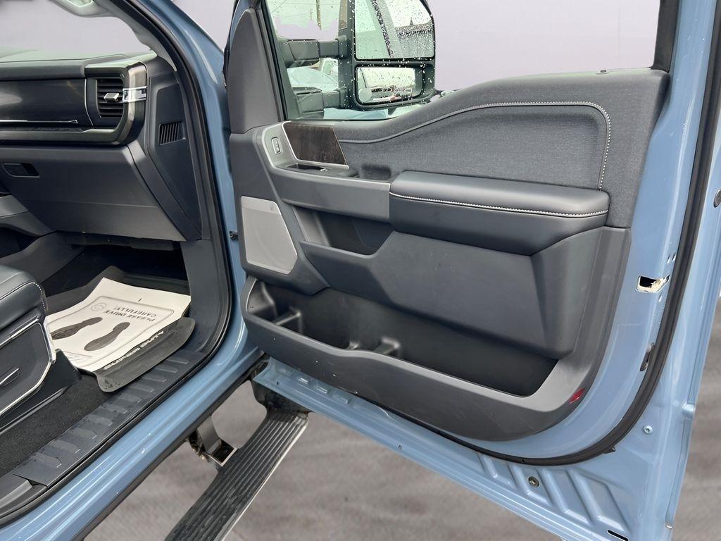 Ford F-350 SD King Ranch Crew Cab Long Bed DRW 4WD 2023