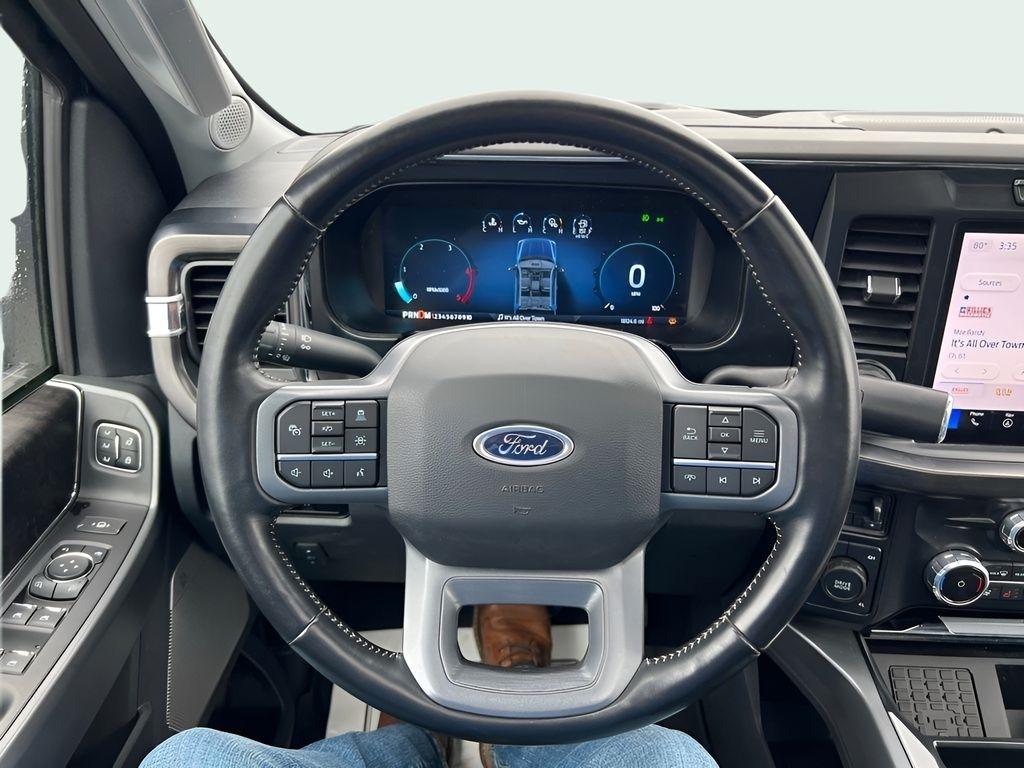 Ford F-350 SD King Ranch Crew Cab Long Bed DRW 4WD 2023