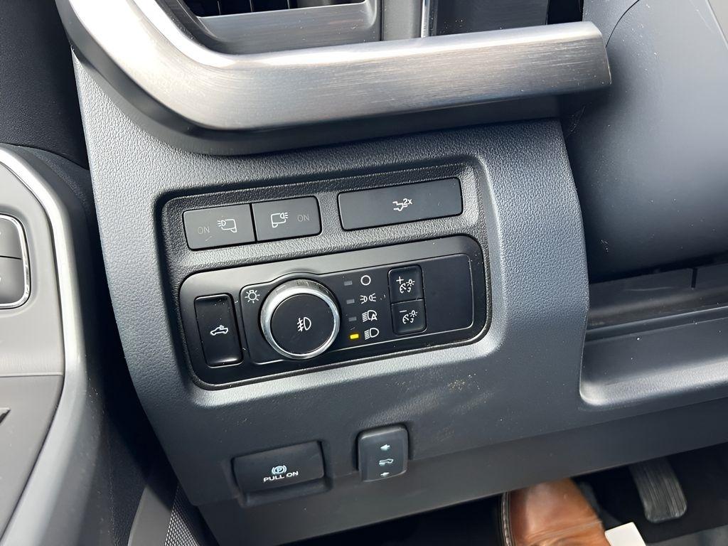 Ford F-350 SD King Ranch Crew Cab Long Bed DRW 4WD 2023