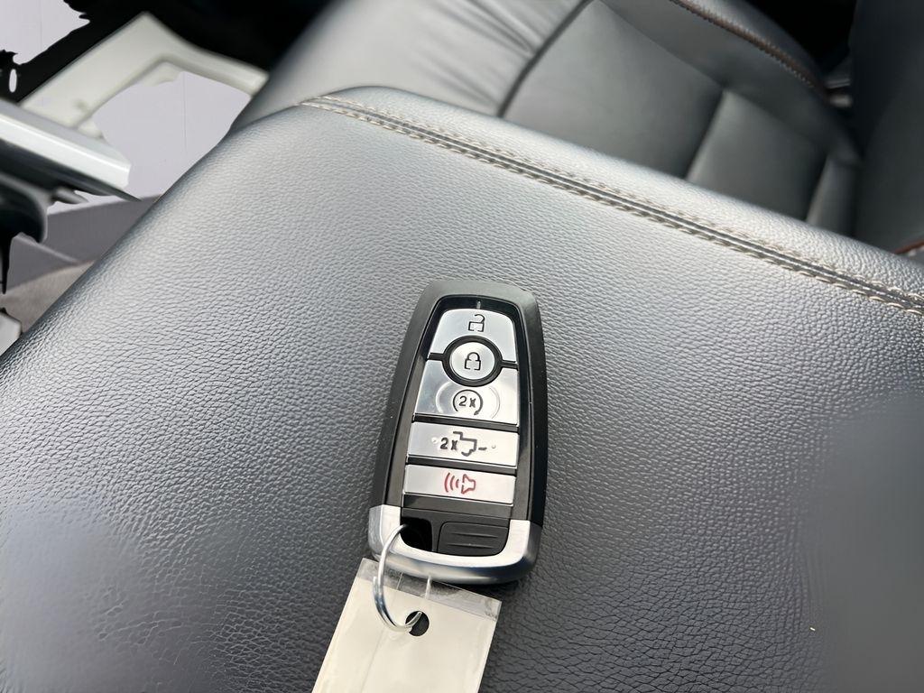 Ford F-350 SD King Ranch Crew Cab Long Bed DRW 4WD 2023