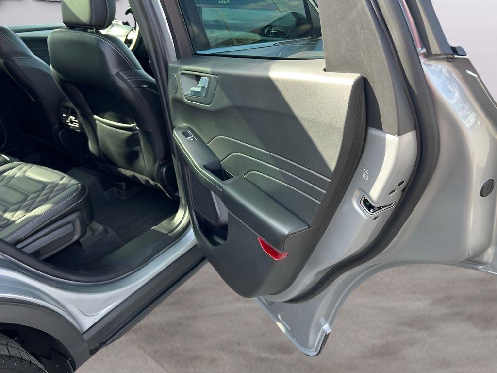 Ford Escape Platinum AWD 2023