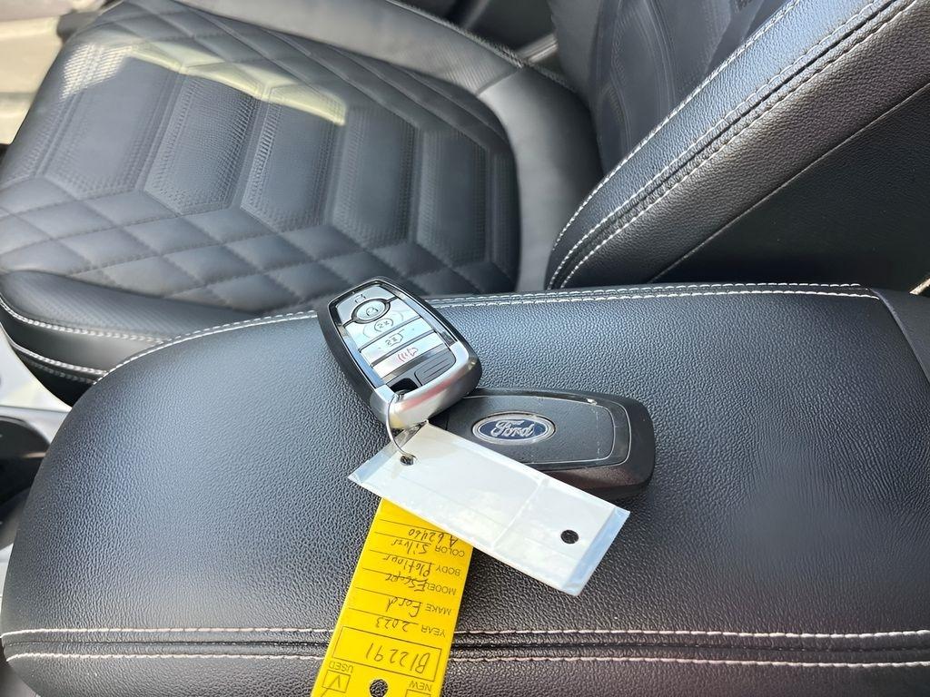 Ford Escape Platinum AWD 2023