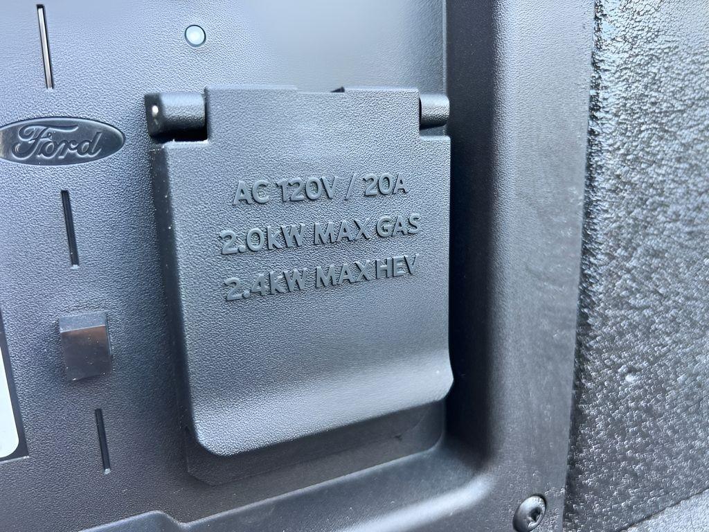 Ford F-150 Lariat SuperCrew 4WD 2024