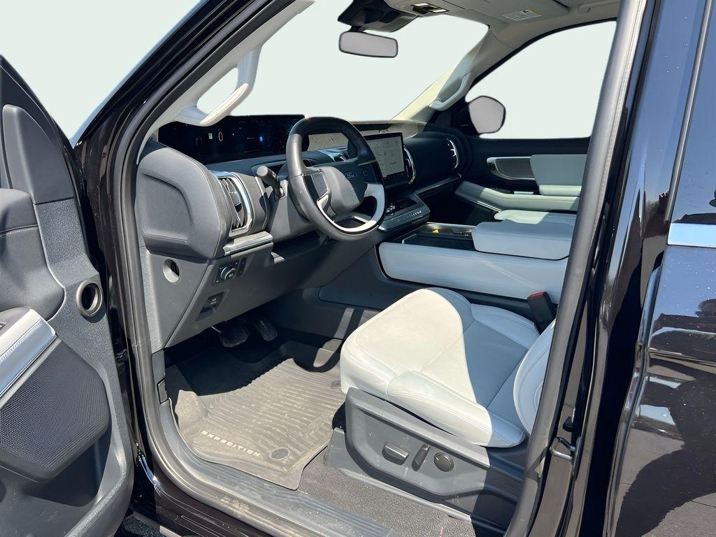 Ford Expedition Platinum 4WD 2025