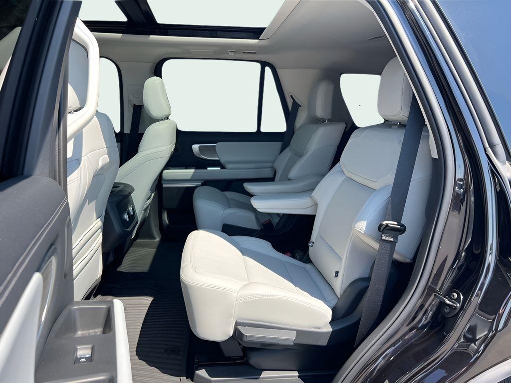 Ford Expedition Platinum 4WD 2025