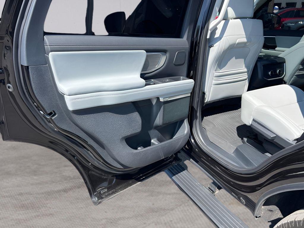 Ford Expedition Platinum 4WD 2025