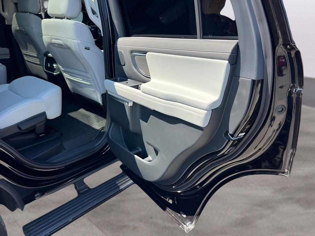 Ford Expedition Platinum 4WD 2025