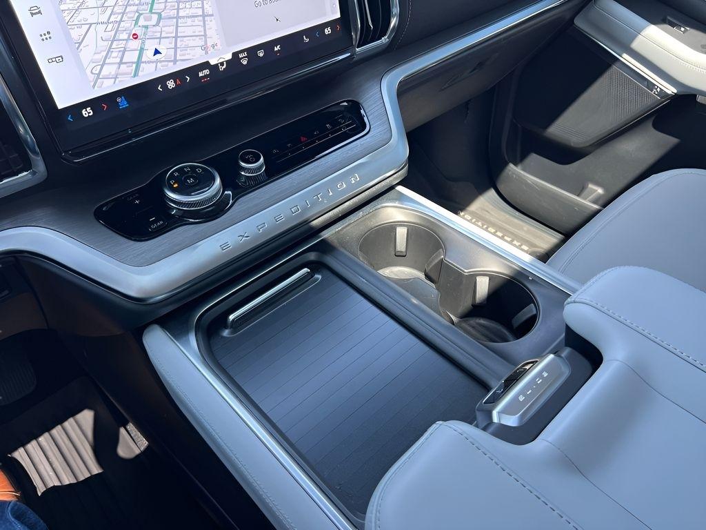 Ford Expedition Platinum 4WD 2025