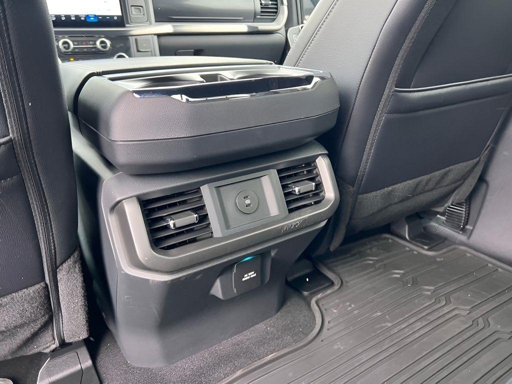 Ford F-150 Lariat SuperCrew 4WD 2025