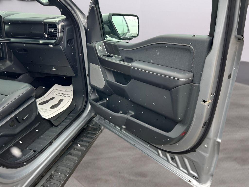 Ford F-150 Lariat SuperCrew 4WD 2025