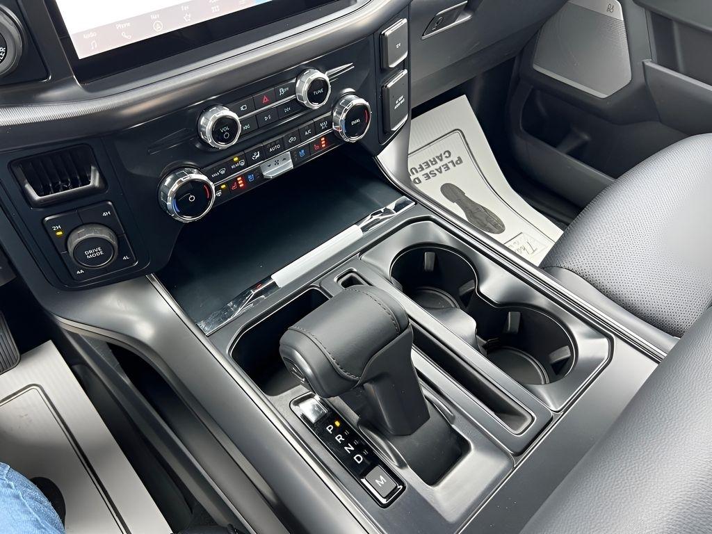 Ford F-150 Lariat SuperCrew 4WD 2025